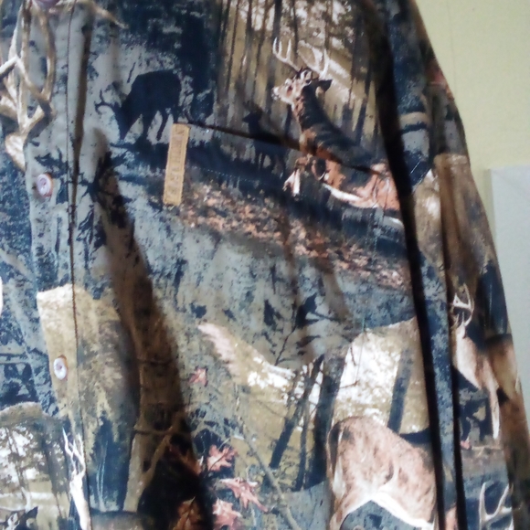 Camo deer print collared button up - Picture 6 of 9